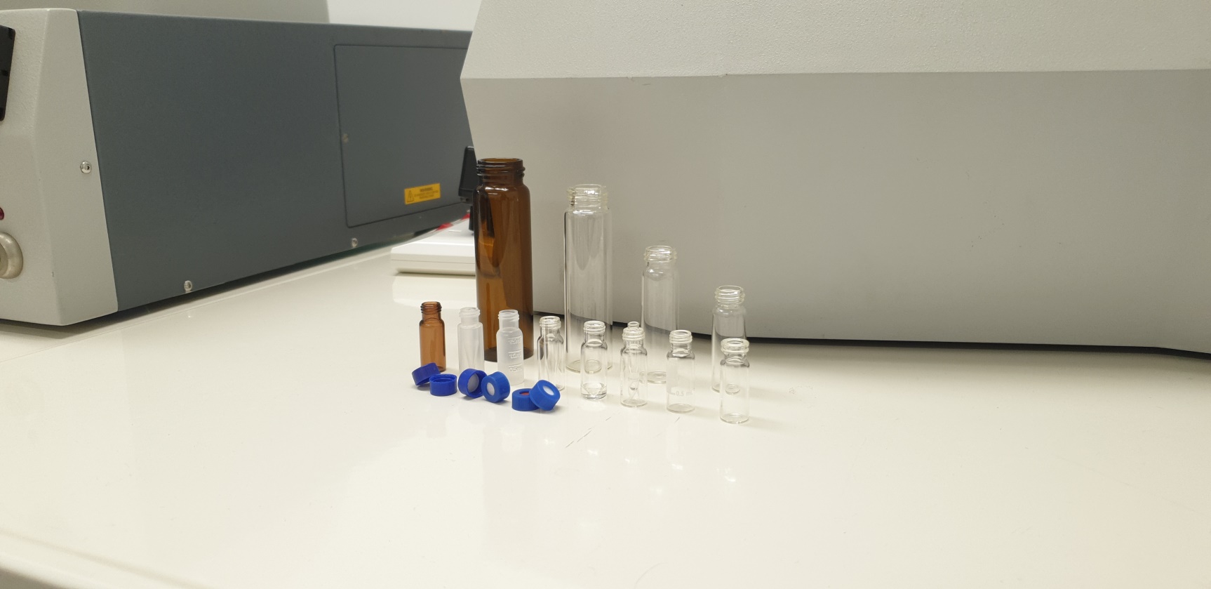 vials, caps and accessories